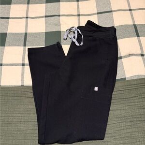 Figs women’s Yola scrub pants . Black color